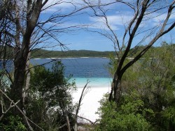 Eblouissant lac turquoise de MacKenzie