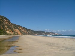 Les falaises immenses de Rainbow Beach