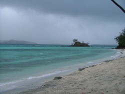 Plage de Nacula sous la tempête menaçante