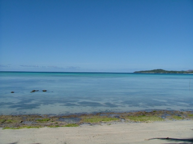 Plages ensoleillées de Nacula, à marée basse