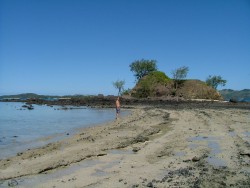 En exploration sur les plages de roches ou de sable blanc de Nacula