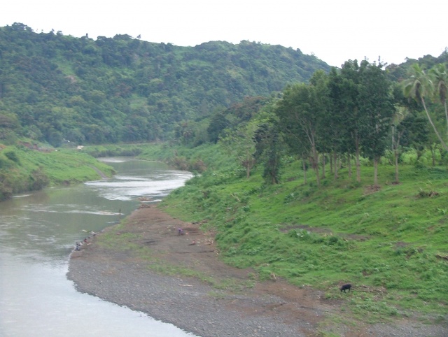 Rivière le long de la King Road sur l'île principale de Viti Levu  	
