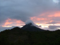 Montagne emmitouflée dans son écharpe de nuages