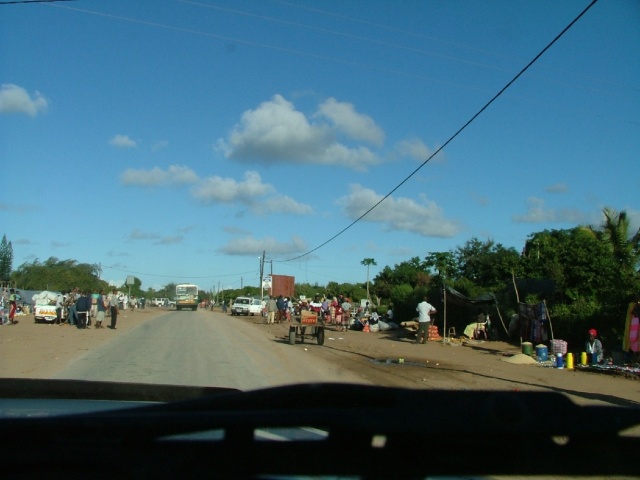 Scènes quotidienne dans les villages traversés par la route	