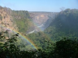 Le pont qui enjambe le Zambèze et qui sépare la Zambie du Zimbabwé