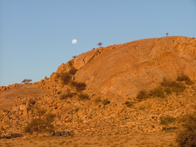Lever de lune à Aus