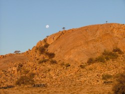 Lever de lune à Aus