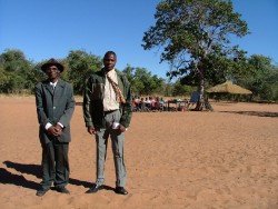 Les instituteurs du village près duquel nous avons bivouaqués