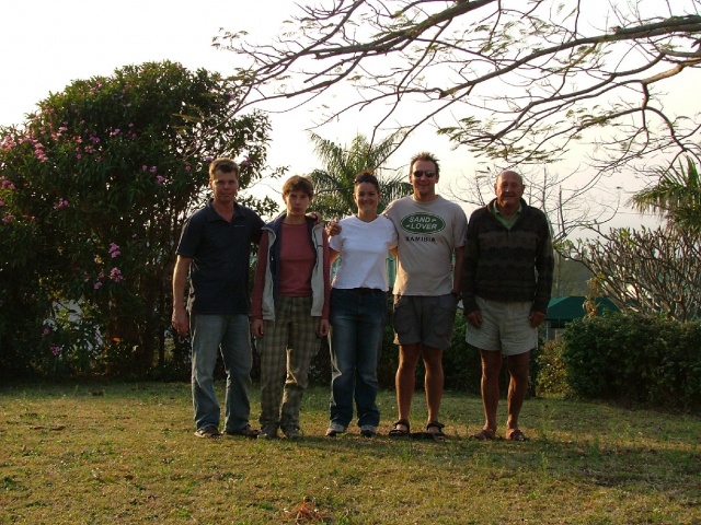 Nous avons rejoint nos amis, Krissy et Slade, chez son père