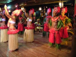 Danses tahitiennes lors d'un spectacle