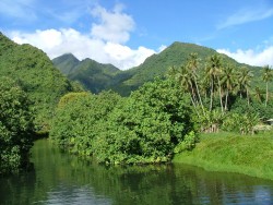 La rivière qui marque la fin de la route
