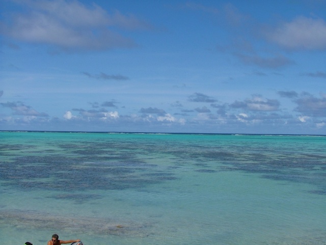 La longue plage de Haapiti