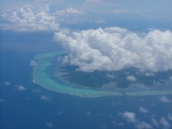 Incontestablement, la terre attire les nuages