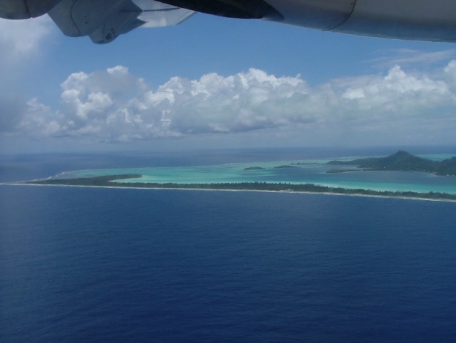 Enfin Bora Bora se dessine au loin