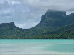 Les eaux du lagon se teintent de toutes les nuances de turquoise