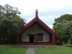 Whare runanga, la maison de la communauté
