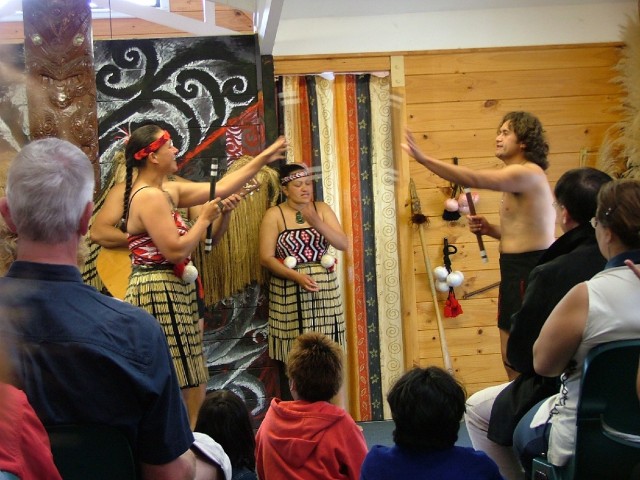 Danse traditionnelle des bâtons