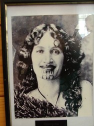 Femme maori au siècle dernier