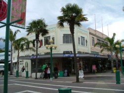 La ville a été reconstruite au début du 20ème sicèle après le tremblement de terre dévastateur de 1931