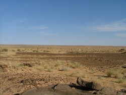 De temps en temps les tentes blanches des nomades apparaissent au loin